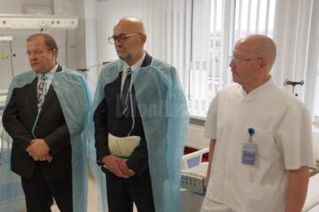 Președintele CJ, Gheorghe Flutur, managerul Vasile Rîmbu și dr. Titel Cojocaru