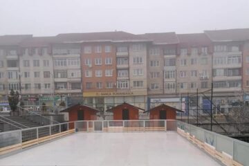 Patinoarul cu suprafață teflonată, din Centru, se deschide de joi, cu acces gratuit