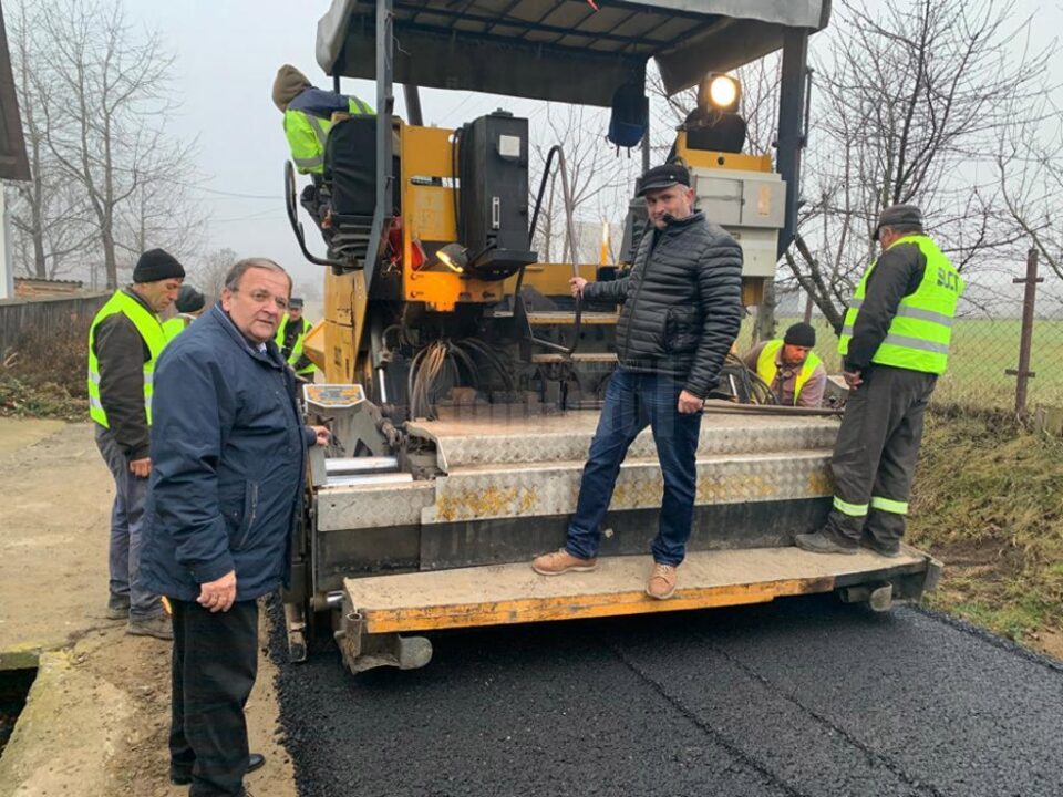 Flutur a apreciat activitatea primarului din Comănești în ceea ce privește asfaltarea drumurilor