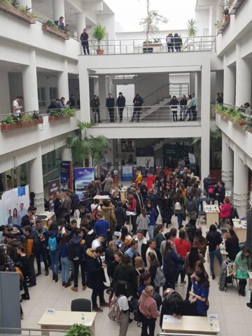 Angajatorii din Suceava, Iași și Botoșani au ofertat studenții suceveni cu peste 300 de locuri de muncă