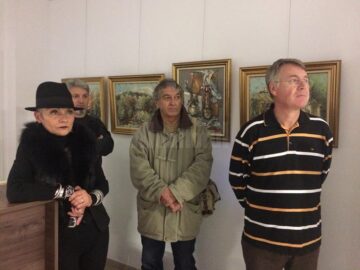 Rodica Cosovan, la Expoziția „Lumini și umbre”, organizată în memoria soțului ei, Tiberiu Cosovan