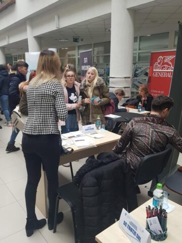 Angajatorii din Suceava, Iași și Botoșani au ofertat studenții suceveni cu peste 300 de locuri de muncă