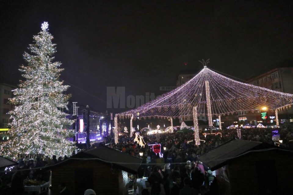 Luminile de sărbătoare, aprinse de Ziua Bucovinei, în centrul Sucevei