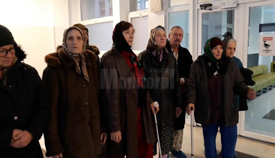 Pacienți ai dr. Nicoleta Boldeanu își susțin medicul, în fața directorului medical, dr. Mircea Macovei