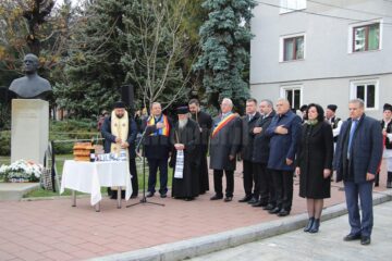 La bustul unionistului Iancu Flondor au fost depuse coroane de flori