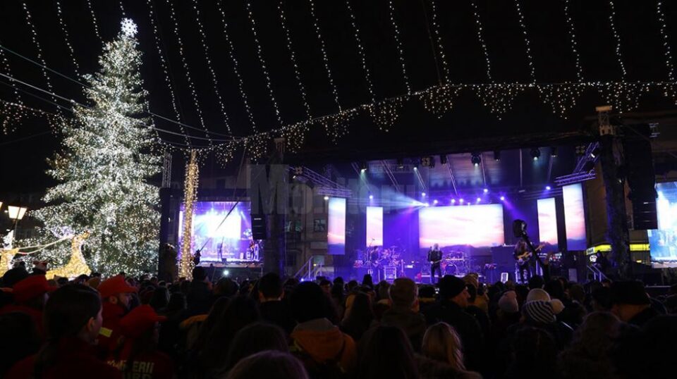 Luminile de sărbătoare s-au aprins în centrul Sucevei, de Ziua Bucovinei, în prezența a mii de oameni
