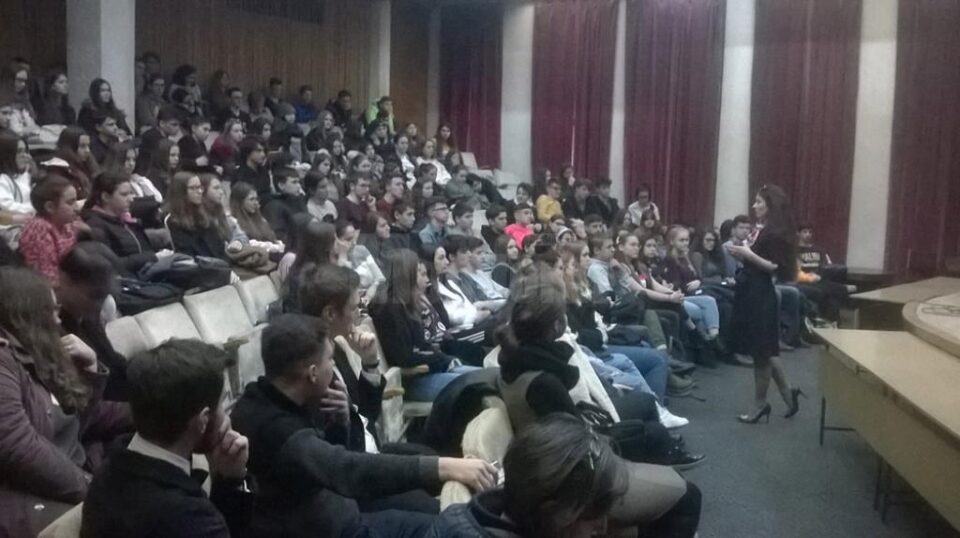„Adolescența - comunicare și acceptare” - o conferință de mare folos pentru tineri „Adolescența - comunicare și acceptare” - o conferință de mare folos pentru tineri