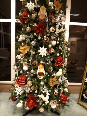 Util: unde găsești aproape tot ce ai nevoie pentru decorarea casei de Crăciun.