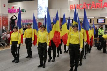 Stegarii Auchan au oferit clienților un spectacol special, de Ziua Națională a României 3