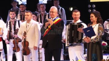 Regal folcloric oferit sucevenilor de Laura Olteanu și Orchestra Fraților Advahov din Chișinău