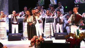 Regal folcloric oferit sucevenilor de Laura Olteanu și Orchestra Fraților Advahov din Chișinău