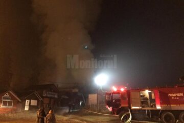 Pompierii au intervenit cu patru autospeciale cu apă
