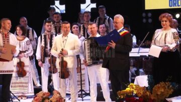 Regal folcloric oferit sucevenilor de Laura Olteanu și Orchestra Fraților Advahov din Chișinău