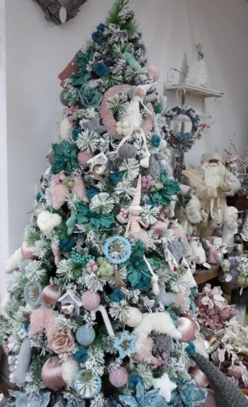 Util: unde găsești aproape tot ce ai nevoie pentru decorarea casei de Crăciun.