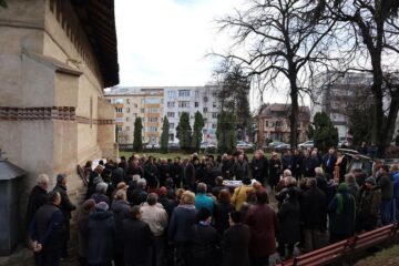 Familia, prietenii și câțiva colegi din partid l-au condus pe Bogdan Bicsi la locul de odihnă veșnică