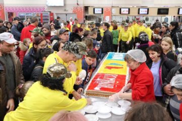 Stegarii Auchan au oferit clienților un spectacol special, de Ziua Națională a României 8