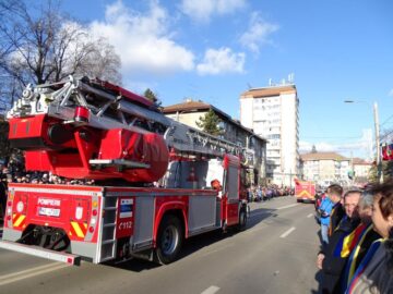 Parada de 1 Decembrie, din centrul Sucevei, a fost urmarită de mii de oameni 14