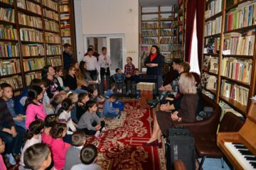 Copiii de la Așezământul Rădăuți au ajuns la sufletul profesorilor și elevilor de la Colegiul de Artă