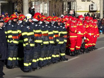 Parada de 1 Decembrie, din centrul Sucevei, a fost urmarită de mii de oameni 2