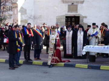 Slujba religioasa a fost oficiata de IPS Pimen si un sobor de preoti