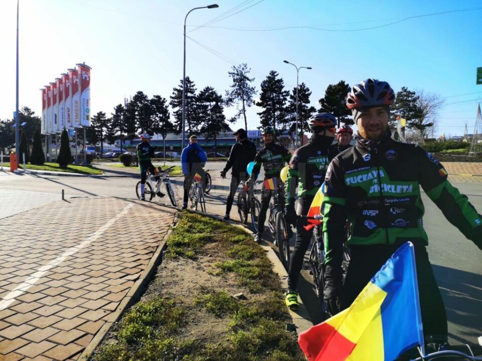 Membrii Asociației Sportive „Suceava pe Bicicletă”, prezenți la manifestările dedicate Zilei Naționale a României