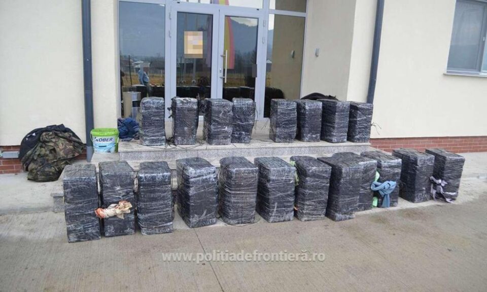 Peste 20.000 de pachete de țigări descoperite de polițiștii de frontieră suceveni