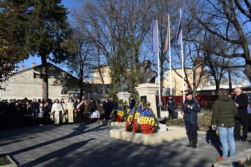 Ziua Națională a României a fost marcată la Fălticeni prin depuneri de coroane de flori