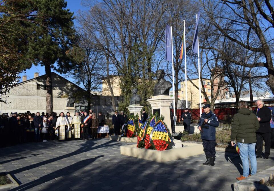 Ziua Națională a României a fost marcată la Fălticeni prin depuneri de coroane de flori