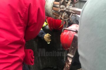 Tânără căzută în fântână, salvată de pompieri