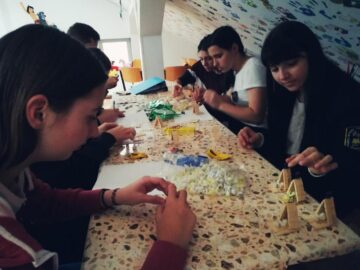 Copiii de la Centrul „Maria Ward” îi așteaptă pe rădăuțeni duminică, la Târgul de Crăciun