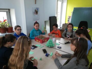 Copiii de la Centrul „Maria Ward” îi așteaptă pe rădăuțeni duminică, la Târgul de Crăciun