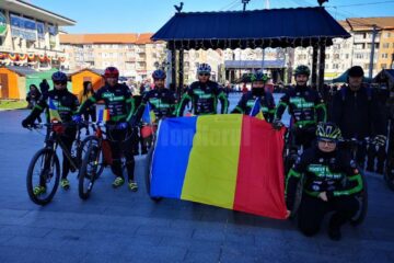 Membrii Asociației Sportive „Suceava pe Bicicletă”, prezenți la manifestările dedicate Zilei Naționale a României