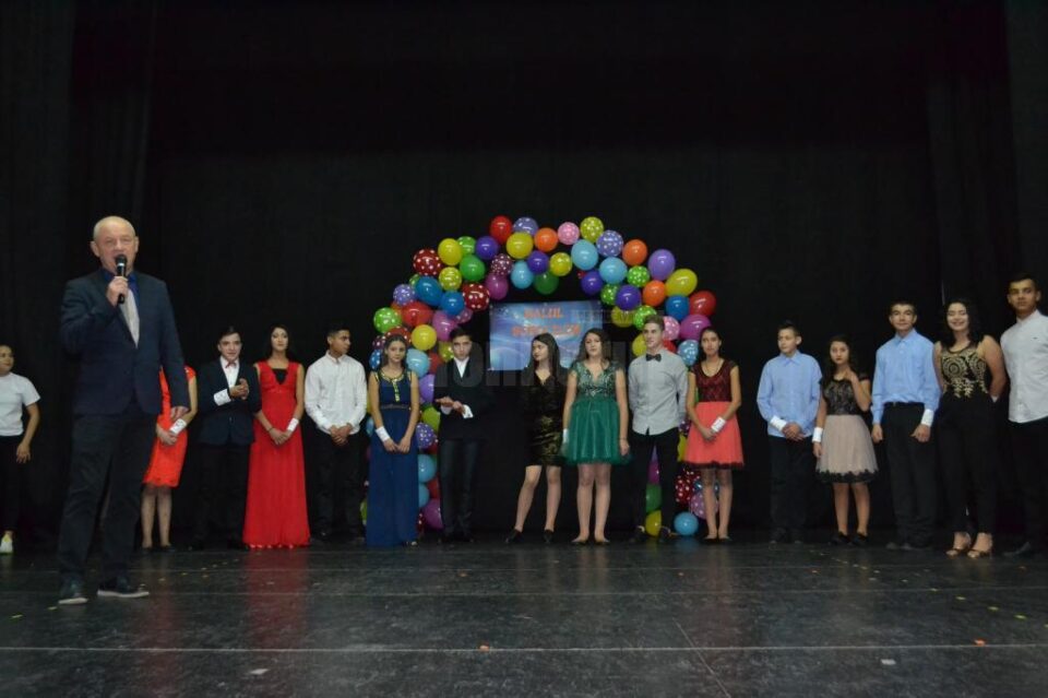 "Zâmbetul Adolescenței", la balul bobocilor de la CSEI SF. Andrei