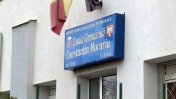 Elev de clasa a VI-a, lovit de o mamă nervoasă. Este al treilea părinte care ajunge în arest pentru agresiuni la școală