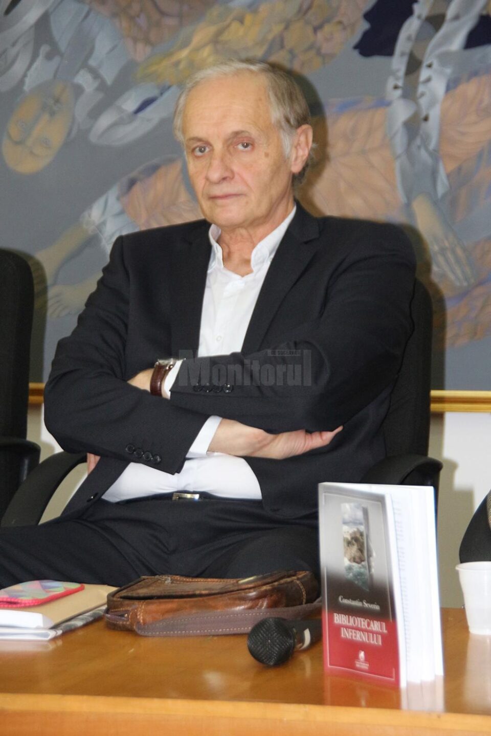 Scriitorul Constantin Severin și-a lansat miercuri romanul ”Bibliotecarul Infernului”, la Biblioteca Bucovinei