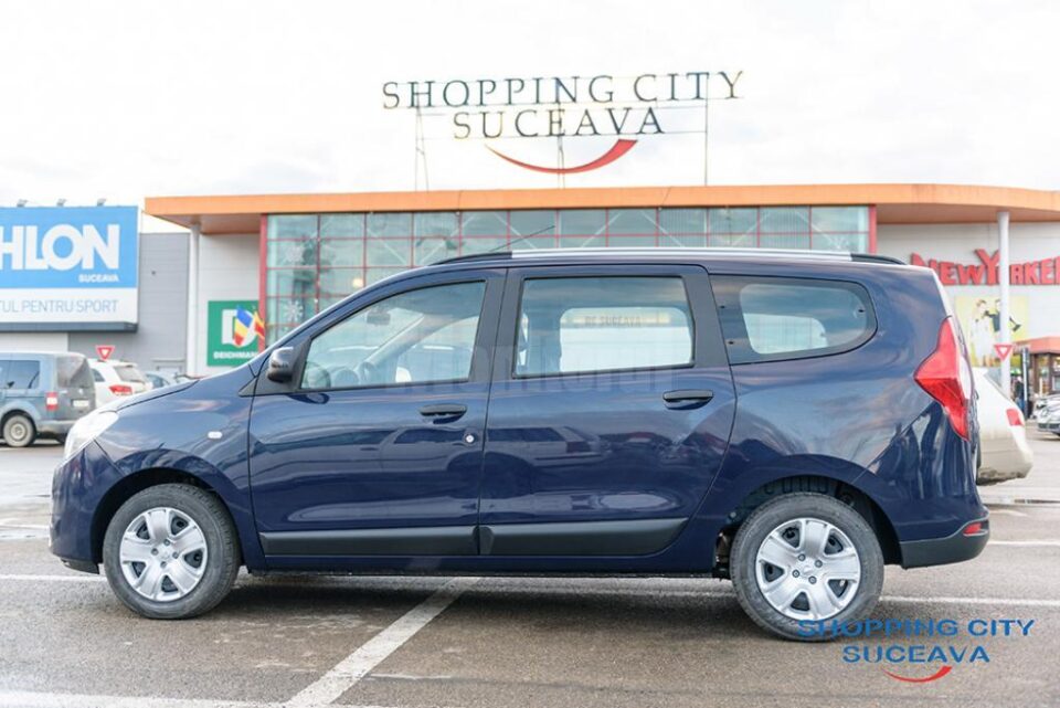 Autoturismul nou, cu 7 locuri, oferit Centrului de Recuperare și Reabilitare Neuropsihiatrică Zvoriștea