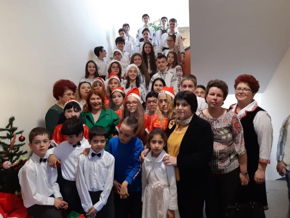 Elevii Școlii Gimnaziale Nr. 1 i-au primit în vizită pe colegii lor de la Centrul de Educație Incluzivă Suceava Elevii Școlii Gimnaziale Nr. 1 i-au primit în vizită pe colegii lor de la Centrul de Educație Incluzivă Suceava