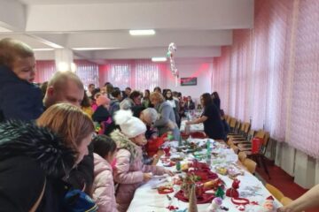 Târg de Crăciun în scop caritabil, la Grădinița Colegiului ”Mihai Eminescu” Suceava