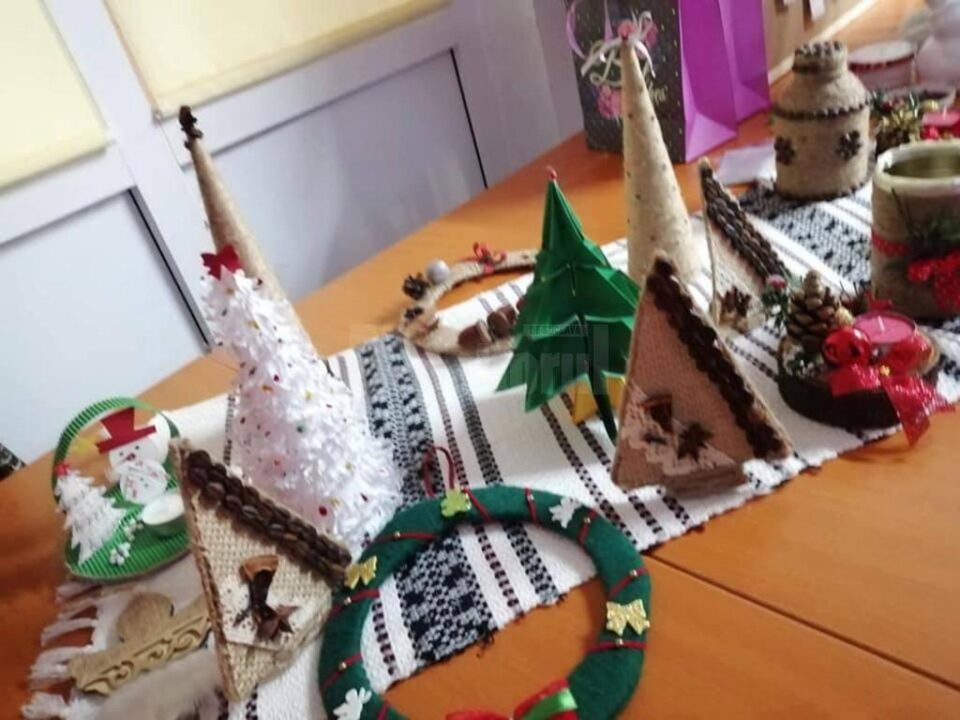 Moș Nicolae le-a adus daruri copiilor de la Centrul Școlar Suceava