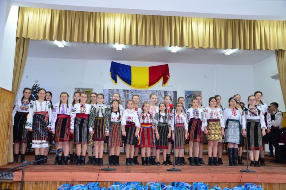 Festival-concurs de tradiții și obiceiuri, la școala din Hănțești