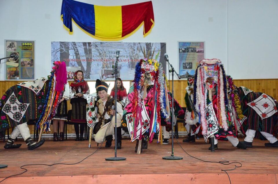 Festival-concurs de tradiții și obiceiuri, la școala din Hănțești