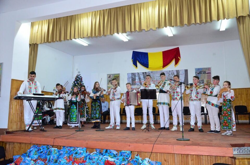 Festival-concurs de tradiții și obiceiuri, la școala din Hănțești