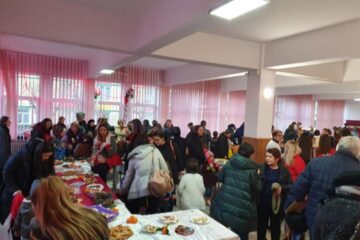 Târg de Crăciun, la Grădinița Colegiului ”Mihai Eminescu ”Suceava