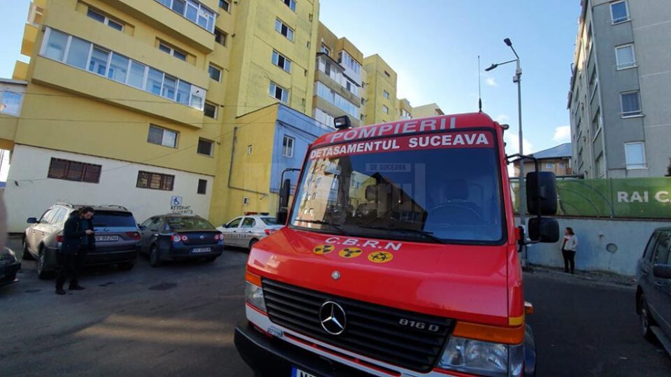 Doi soți au chemat ambulanța după o acțiune de deratizare într-un bloc din Suceava