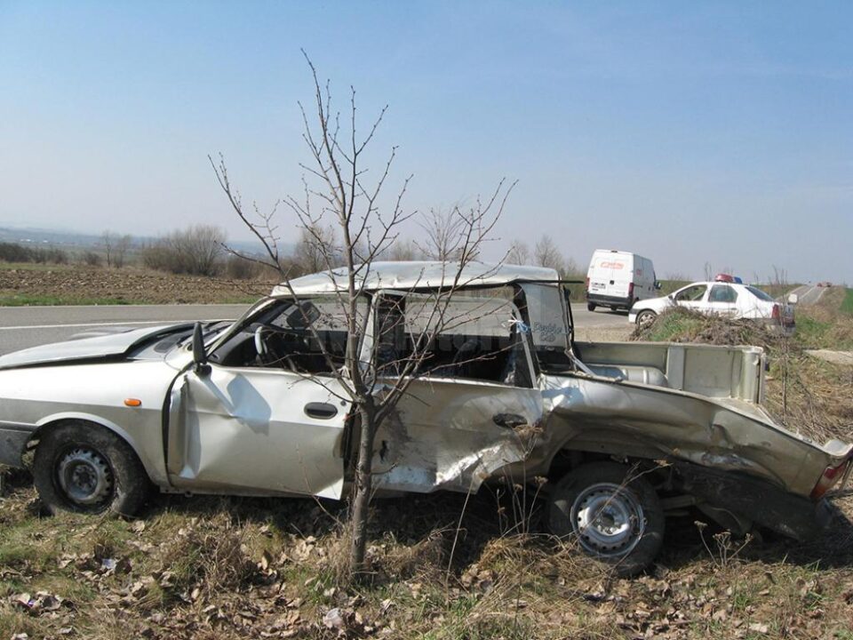 Dacia Papuc în care se afla femeia care a murit