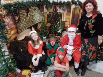 Elevii Școlii Nr. 1 Suceava au adunat peste 10.000 de lei la Târgul caritabil de Crăciun