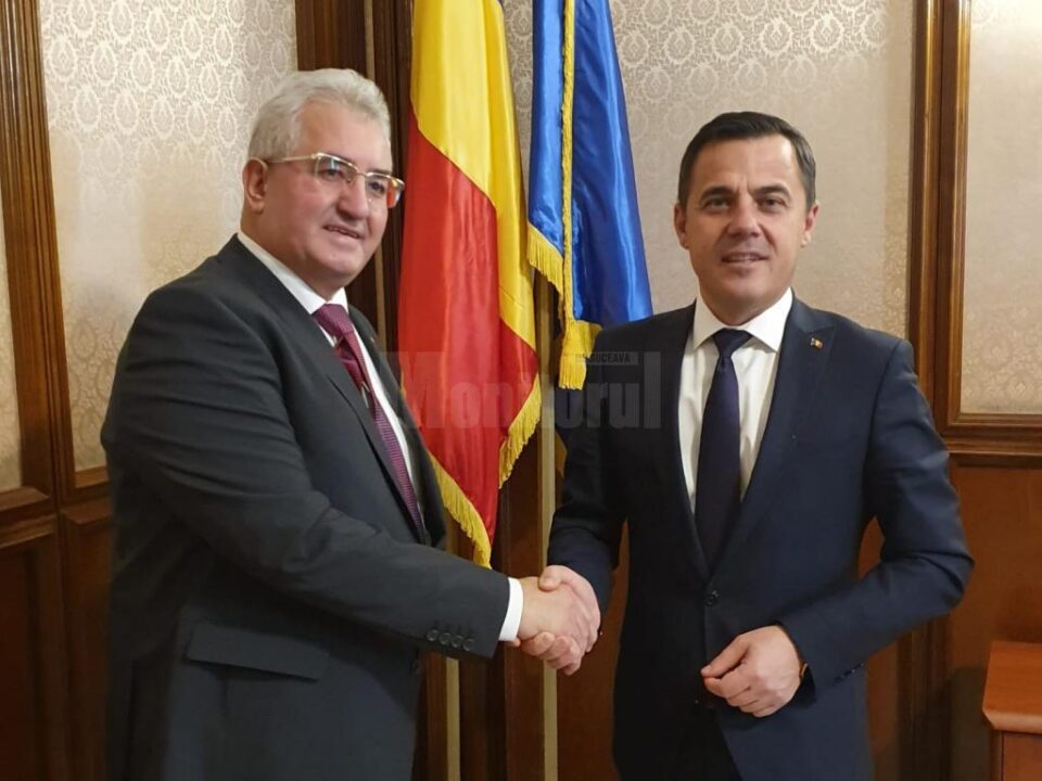 Primarul Ion Lungu împreună cu ministrul Ion Ștefan, la semnarea contractului de finanțare pentru proiectul "Revitalizare Spațiu public urban din municipiul Suceava" 2