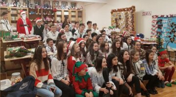 Elevii Școlii Nr. 1 Suceava au adunat peste 10.000 de lei la Târgul caritabil de Crăciun