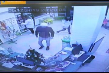 Bărbatul a atacat două farmaciste aflate de serviciu, la Farmacia Catena din centrul Sucevei