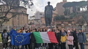 Călătorie în timp pentru participanții la a treia vizită de schimb din cadrul proiectului „Hand to Hand – Together in Europe”
